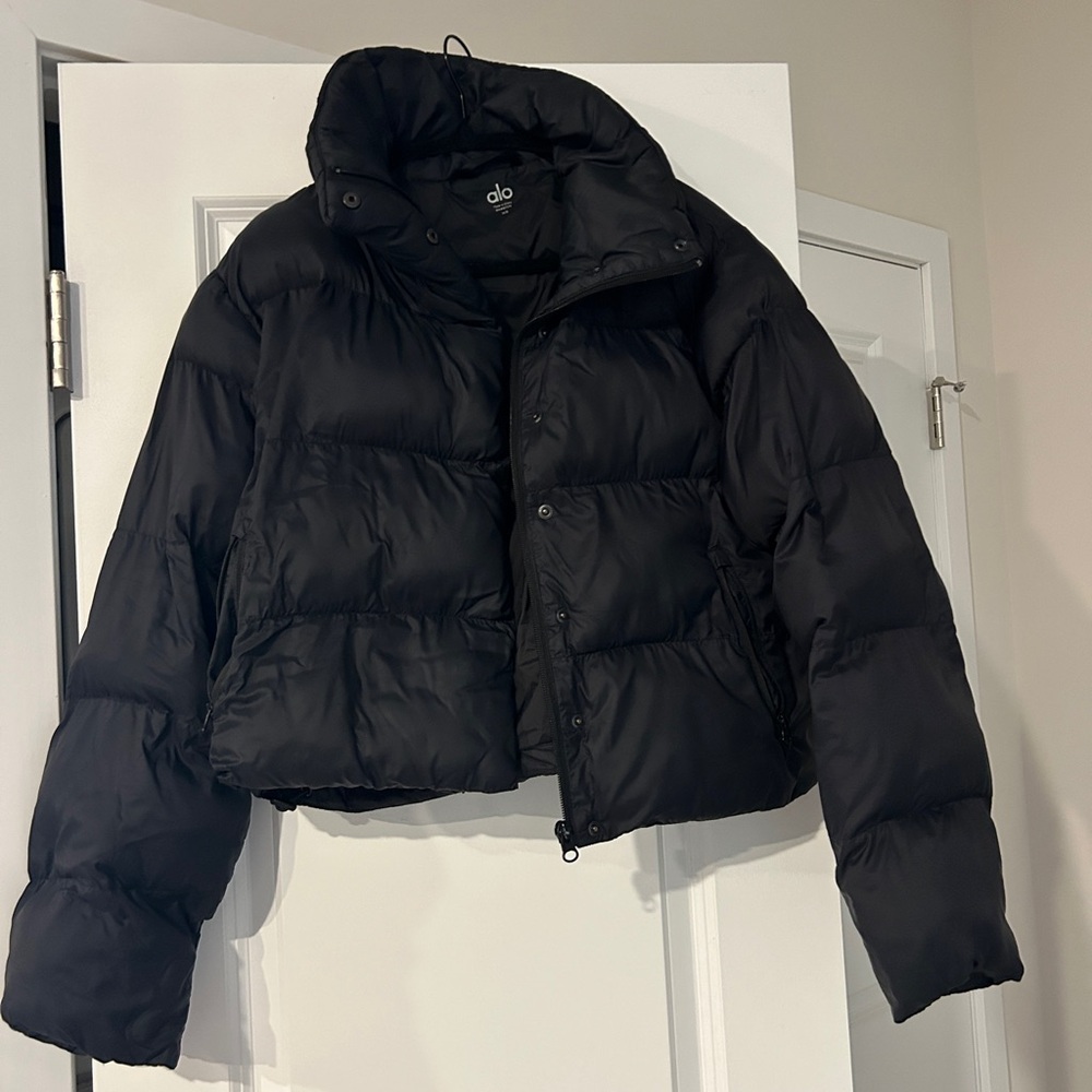 ALO Yoga Women's gold rush Black Puffer Jacket